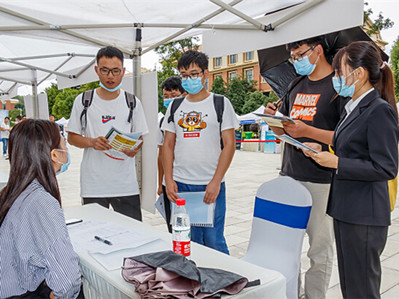 YNU holds successful jobs fair for graduates