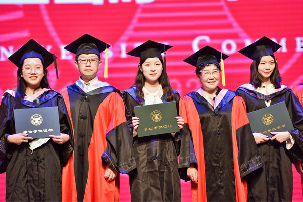 ynu 毕业4.jpg