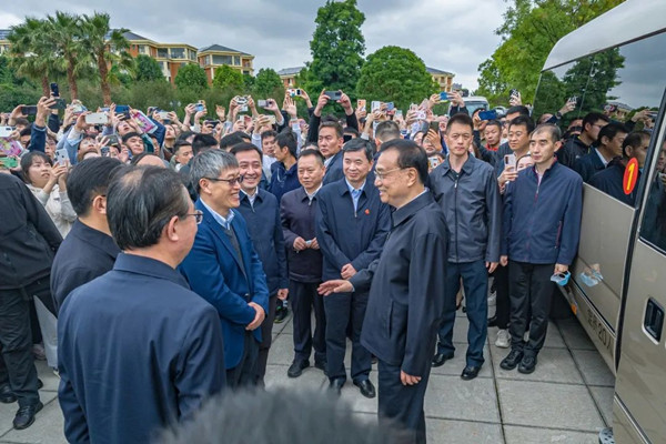 1653026107735082111.jpg 640.jpg