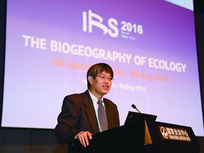 YNU president Fang Jingyun receives national science kudos