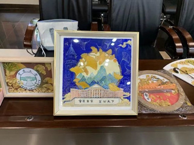 Ginkgo souvenirs made by students for YNU alumni