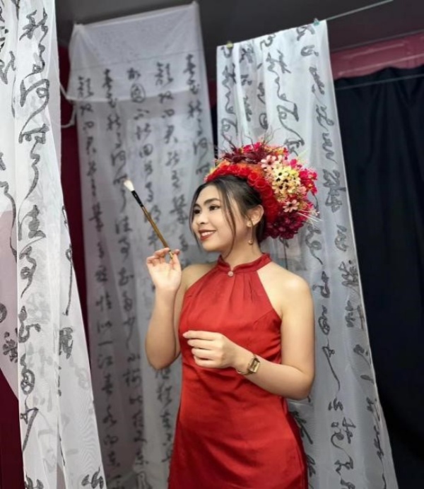 1718248921810088189.jpg b.jpg