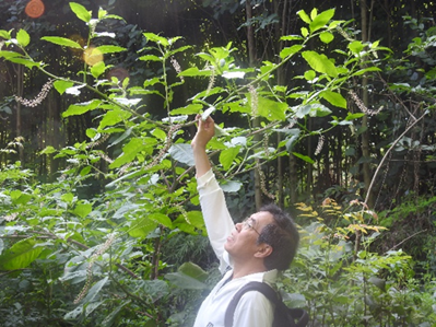 YNU's professor awarded excellent sci-tech worker